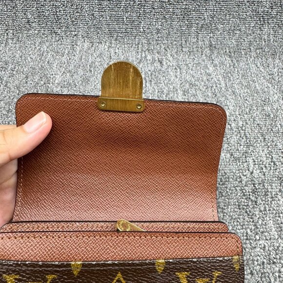 Louis Vuitton Leather Wallet 335-083125 - Picture 8 of 13